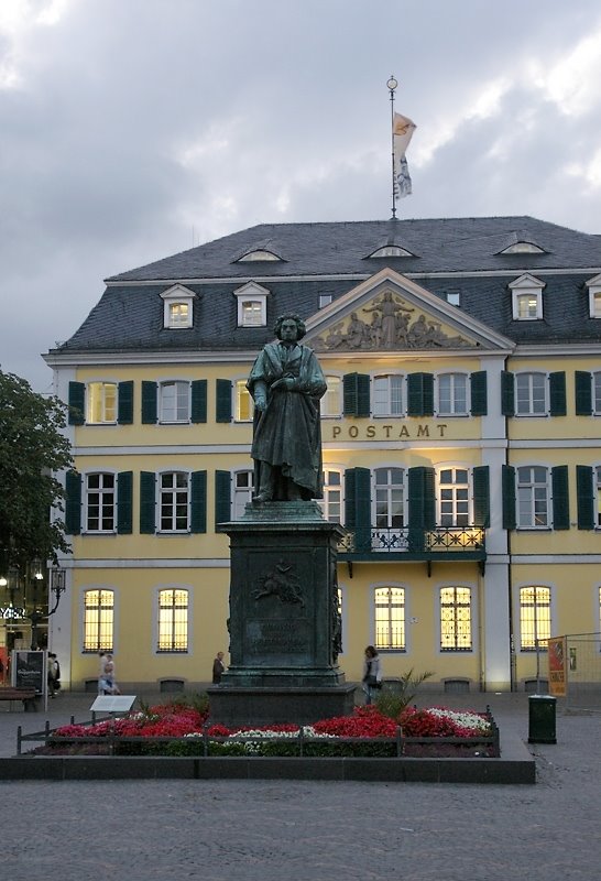 Münsterplatz, Beethoven Statue by Sven-Martin Hühne