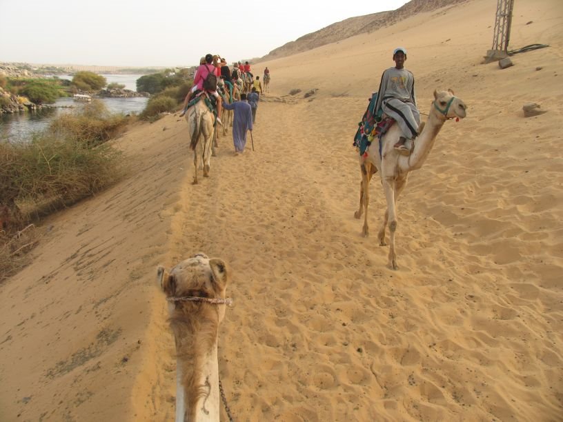 Aswan - alter Damm im Hintergrund by Markus Böhm