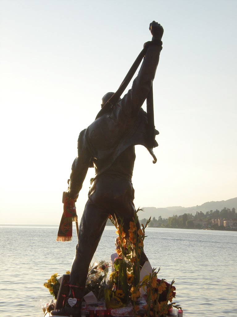 MONTREUX - Svizzera - statua di Freddie Mercury_01 by Simbruina Stagna