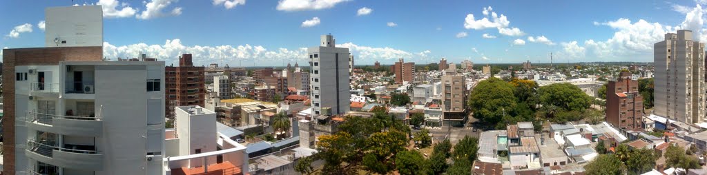 Panorámica 180º de edificios del barrio Sur / Lautaro by Lautaro Tessi