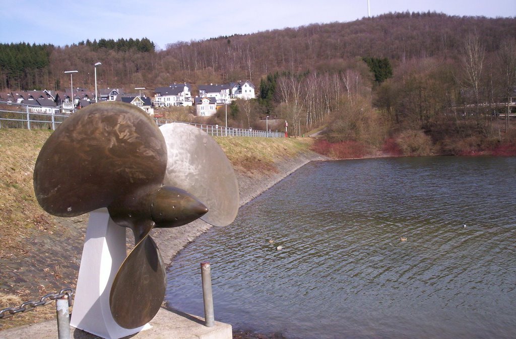 An der Schiffsanlegestelle in Sondern am Biggesee by Torsten Glosa