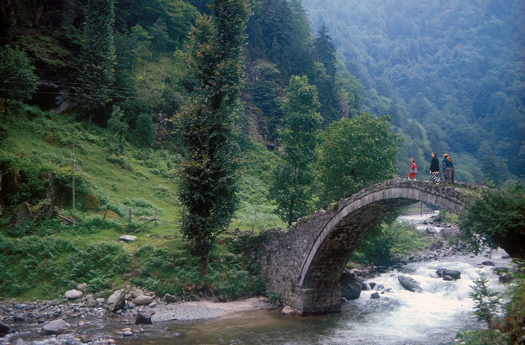 Bridge with pedestriants 08.1997 by katze1970