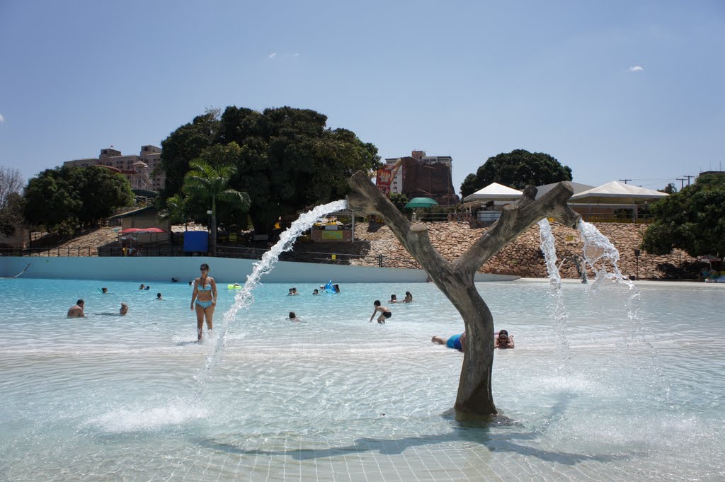 Piscina Acqua Park - Caldas Novas - Goiás - Brasil by Paulo Yuji Takarada