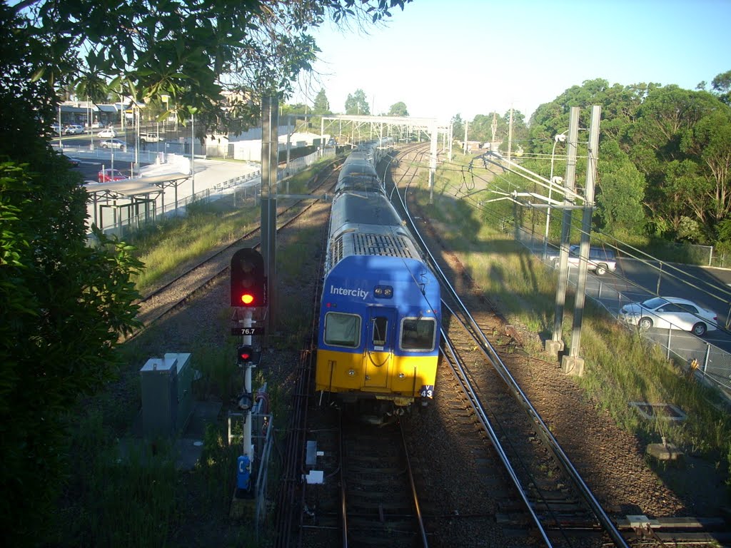 Newcastle Bound train leaving Morisset station by photomanthe2nd