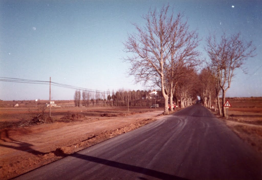 Carretera de Valencia en plena reconstrucción de la misma con el corte de los Plataneros, año 1982, para mi amigo Robert by DnTrotaMundos ☮