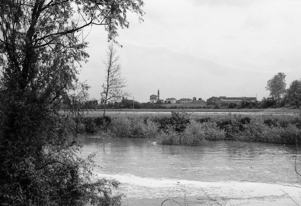 Il paese di Alfiano Vecchio visto da Grumone - 1977 by Daniele Disingrini