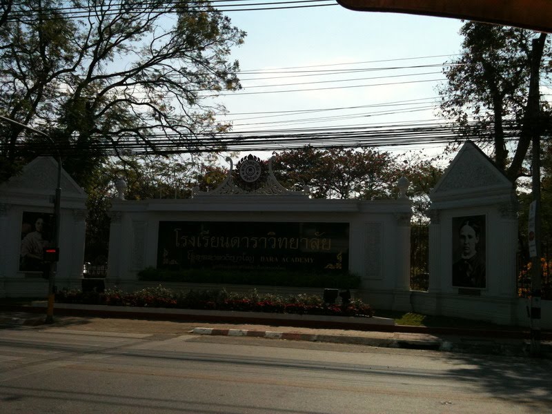 DARA ACADAMY โรงเรียนดาราวิทยาลัย, 196 Kaew Nawarat Rd. by goodsview