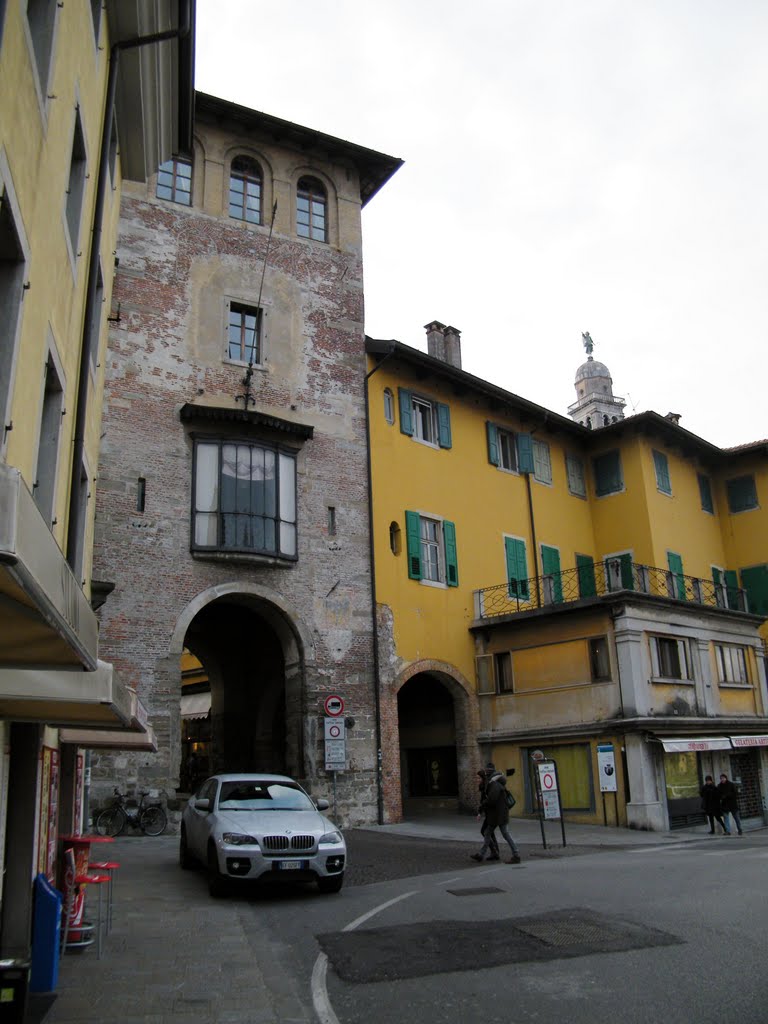 Udine - Porta di Via Manin da Via Treppo by Maurizio Tesan