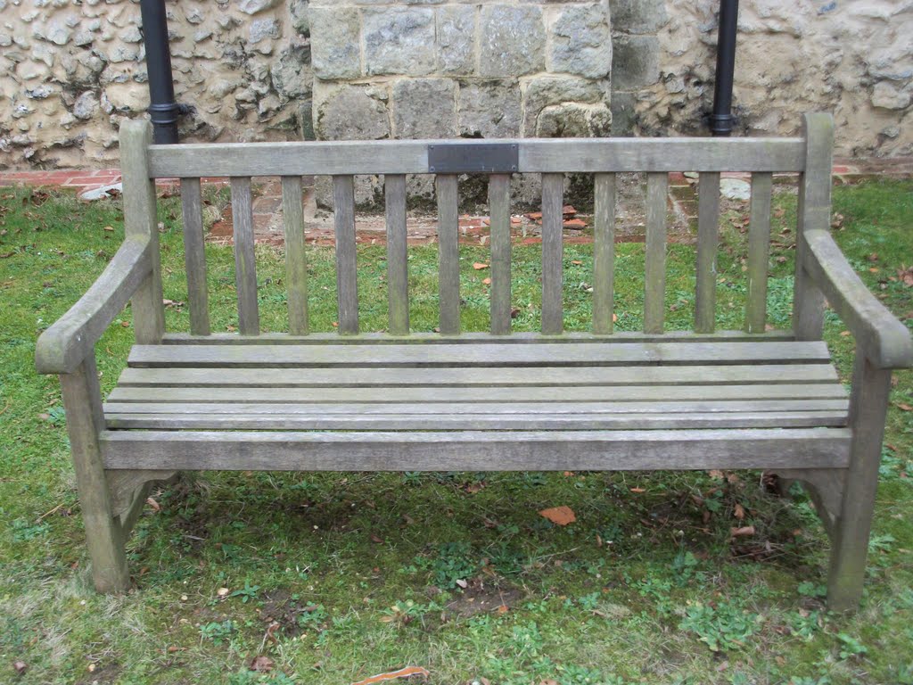 The Crondall wooden bench by Robert'sGoogleEarthPictures