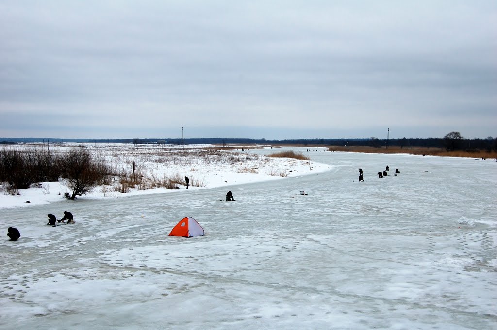 Подлёдный лов . Eisfischen.Januar/Январь 2011. by litke