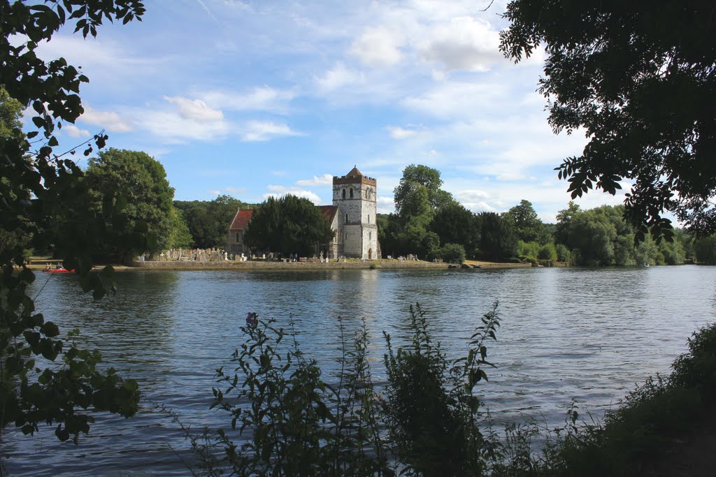 Bisham from across the Thames by TheMadToad