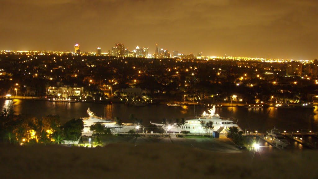 Fort Lauderdale by Night, Bahia Mar by holstiam