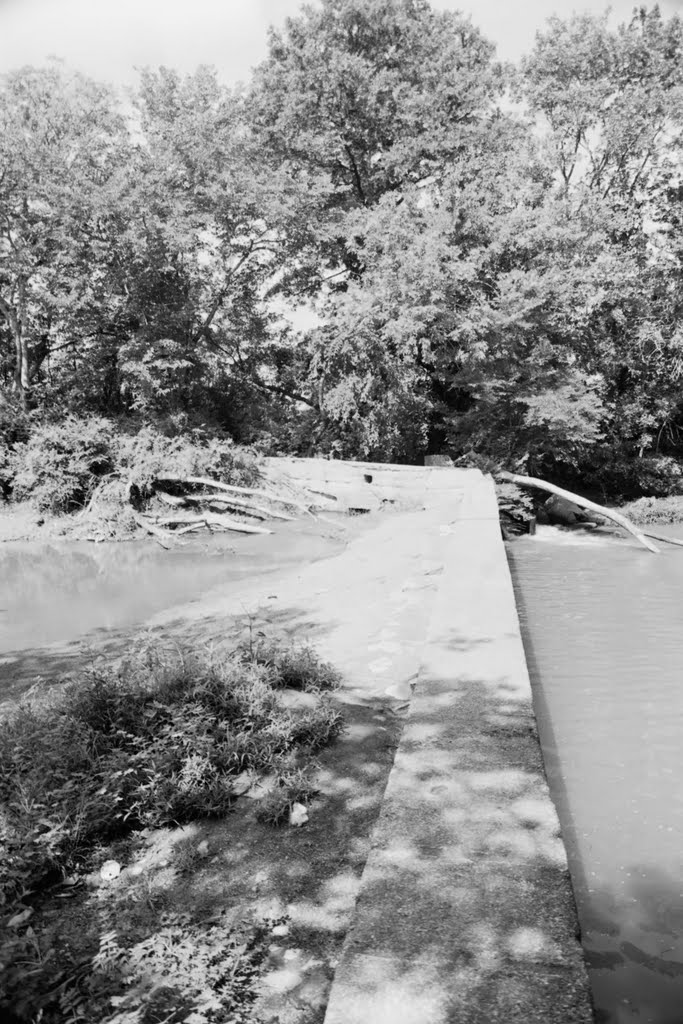 Cherokee Iron Company Furnace Ruins, Cedar Creek Dam by rbjonesy72