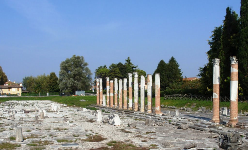 Aquileia - Resti del foro by franco baldissarutti