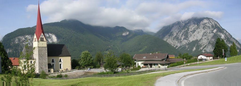 Blick auf die Notburgakirche by Jochen Rickhei