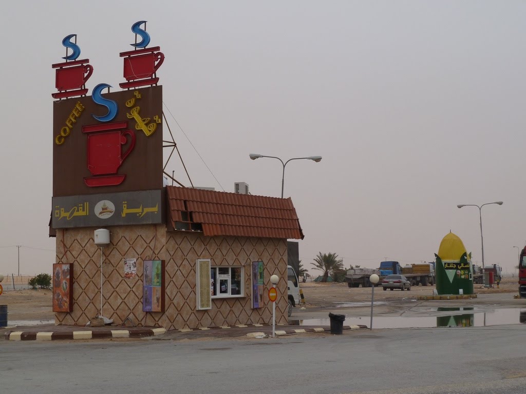 Cafe shop at a gas station beside Highway No. 40 (李伟摄影) by Shutter