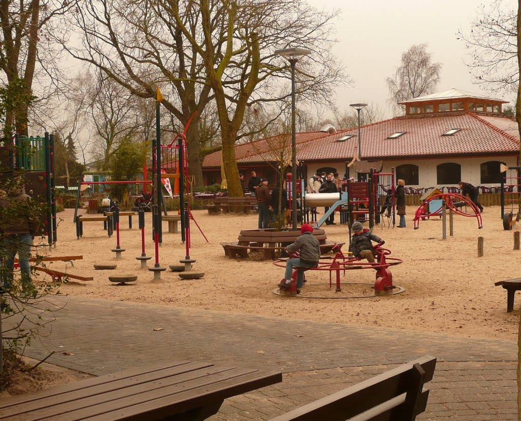 Nordhorn - Spielplatz im Tierpark (Speeltuin in de Dierentuin) by Heribert Duling