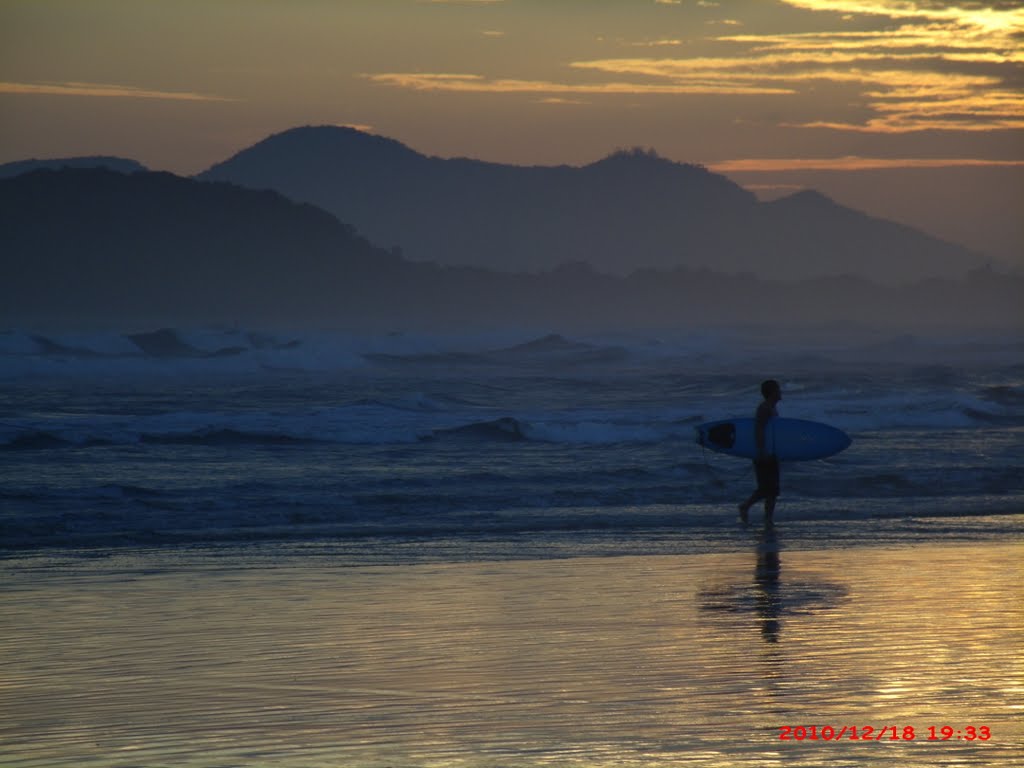 Final de tarde em Riviera - Bertioga - SP - Brasil by augolve