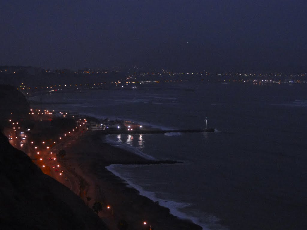 Costa Verde de noche by Edwin Yrupaylla