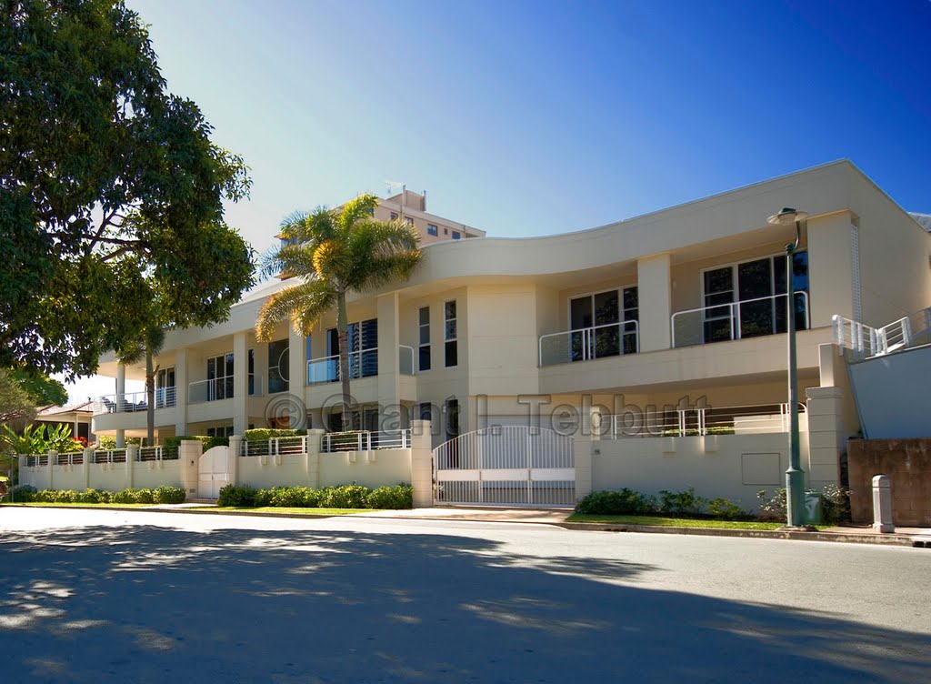 Brisbane Inner City Appartments by Grant I. Tebbutt