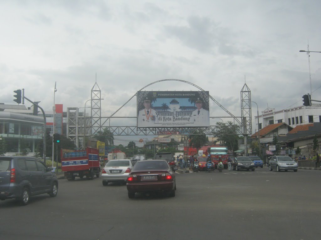 Perempatan Pasteur - Welcome to Kota Bandung by Richard Monny