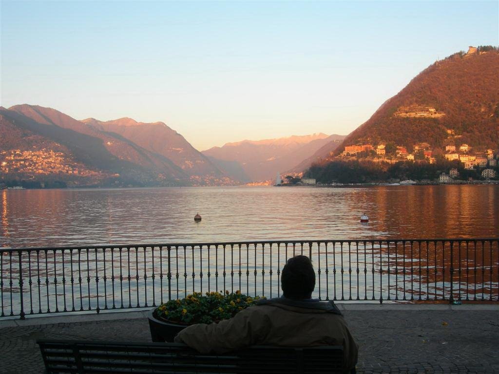 Lago de Como by Miguel Nazareth