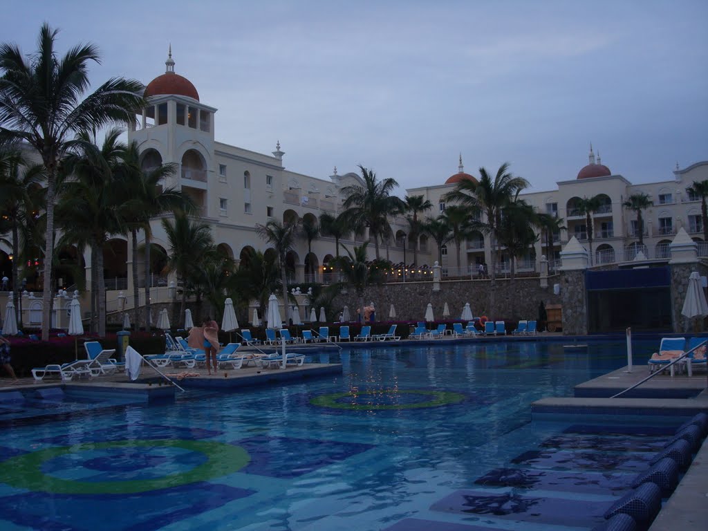 Riu Palace Pool by CLozinski