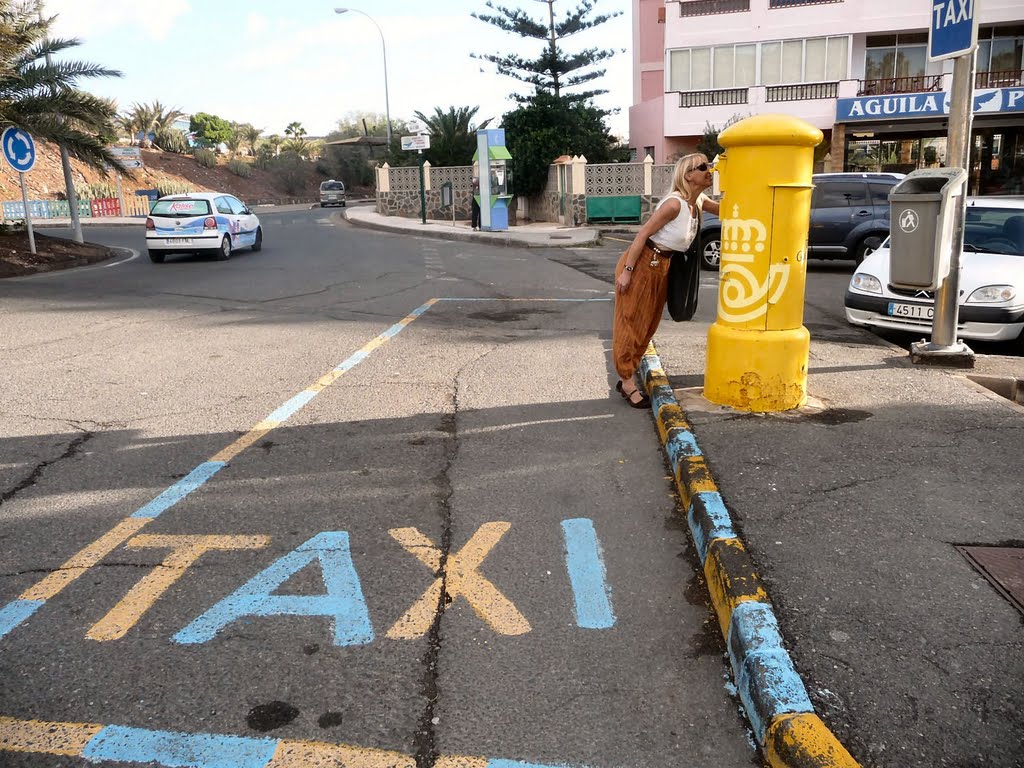 Hola taxi!!!! by Martin Weller