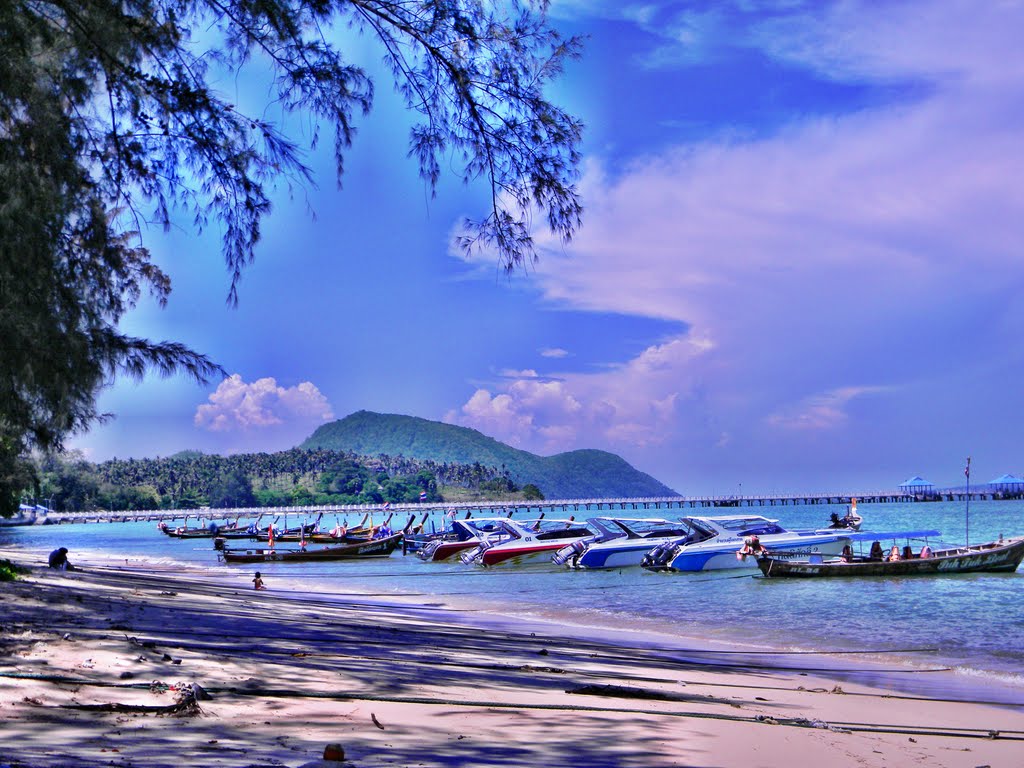 LOOKING EAST FROM RAWAI BEACH by coastview