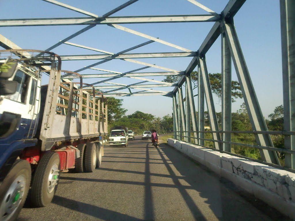 Scenes on driving from Ngwe Saung Beach to Yangon City by Yellowmappages