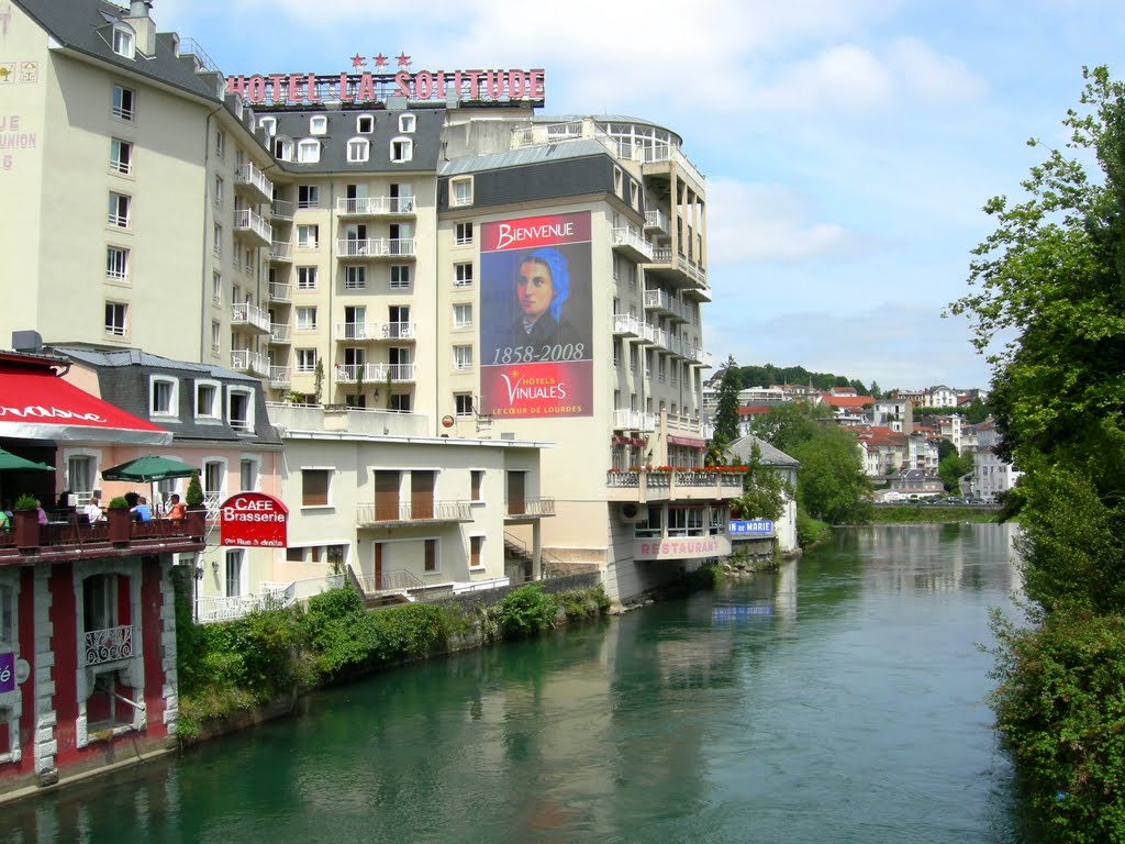 Vue du pont Vieux sur le Gâve. by luminem