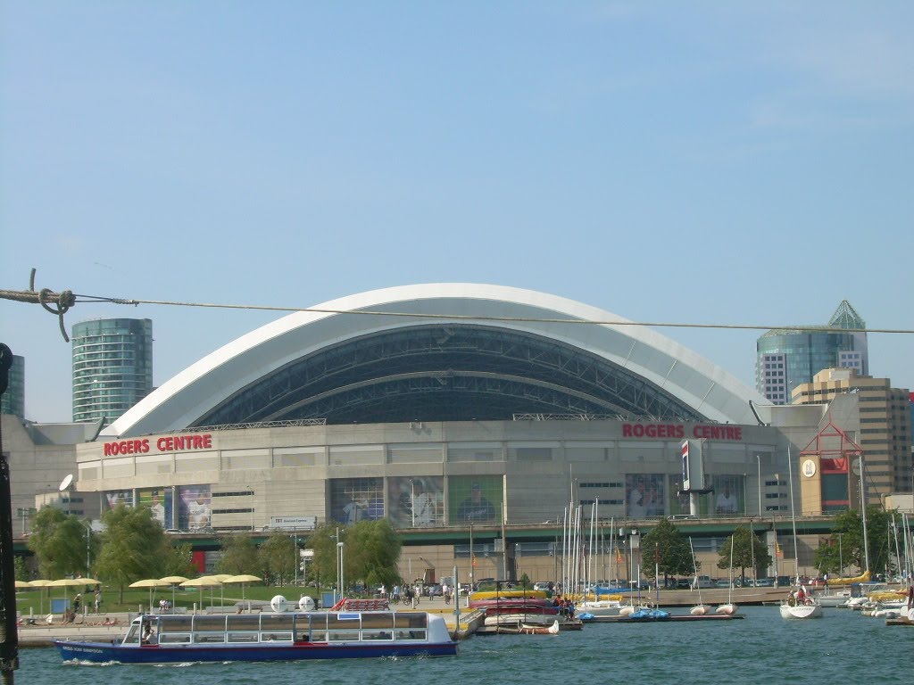 Rogers Centre from Kajama by ErikEF