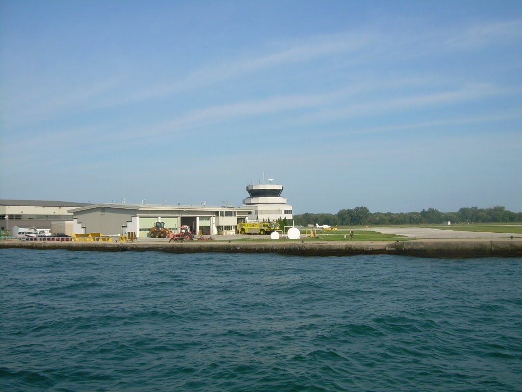 Control Tower at Toronto Island Airport by ErikEF