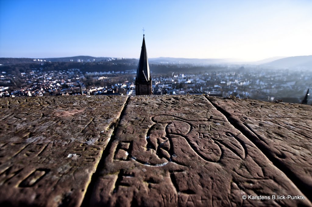 Blick über die Schloßmauer in Marburg by Karsten Bechstedt