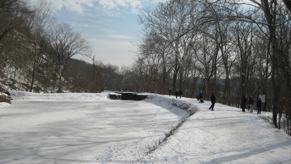 Frozen Canal and Tow Path by m_ferraton