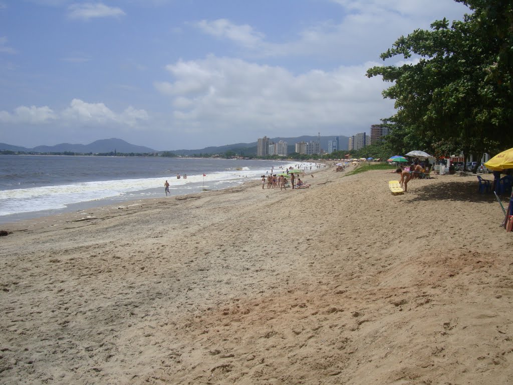 Praia de Piçarras by Washington Luiz frei…