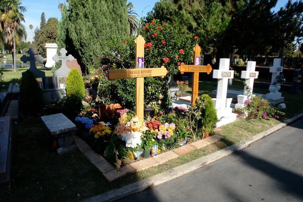 Wooden Monuments at Hollywood Forever by Kim Inboden