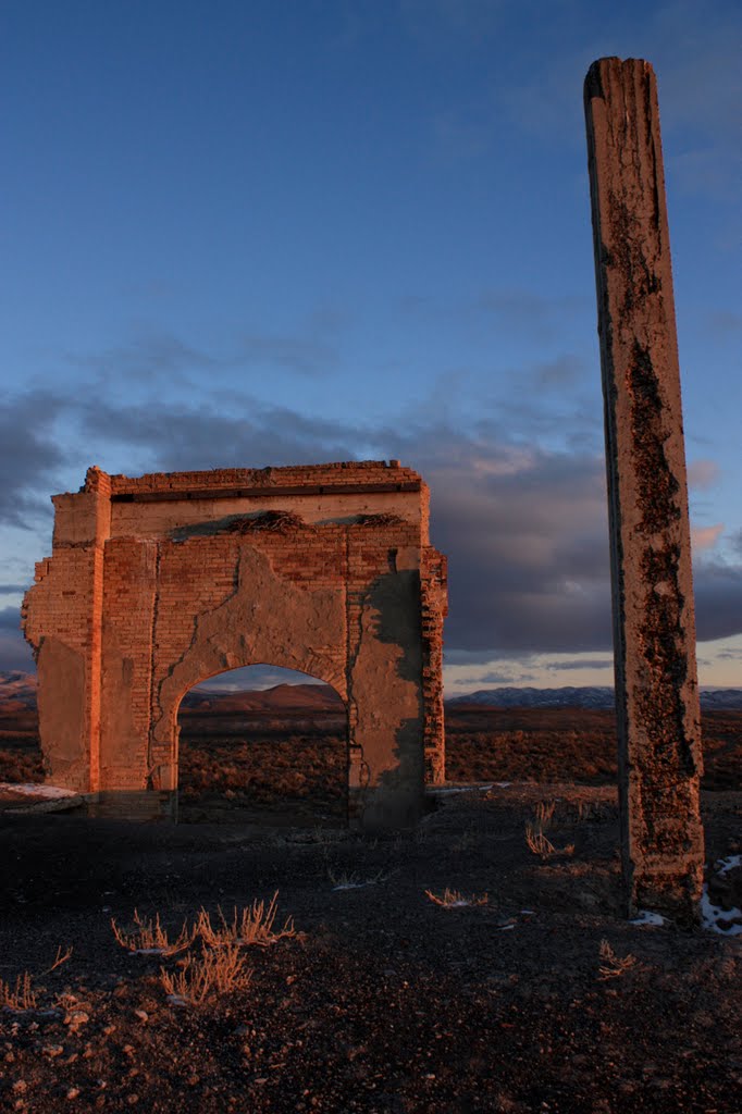 Arch and Obelisk by Devon Blunden / Dick Caballero