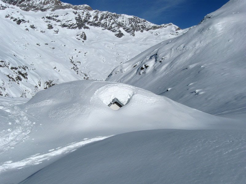 Il rifugio Zamboni in inverno by Rifugio Zamboni