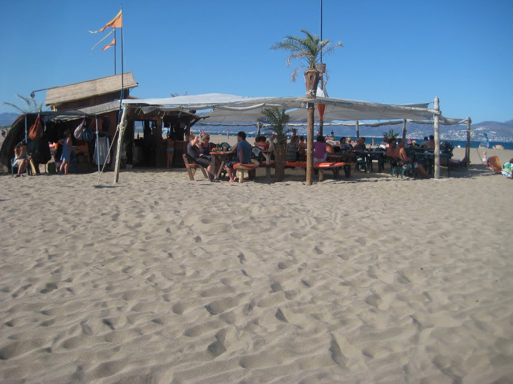 Strandbar in Sant Pere Pescador August 2010 by Reifen Riehl