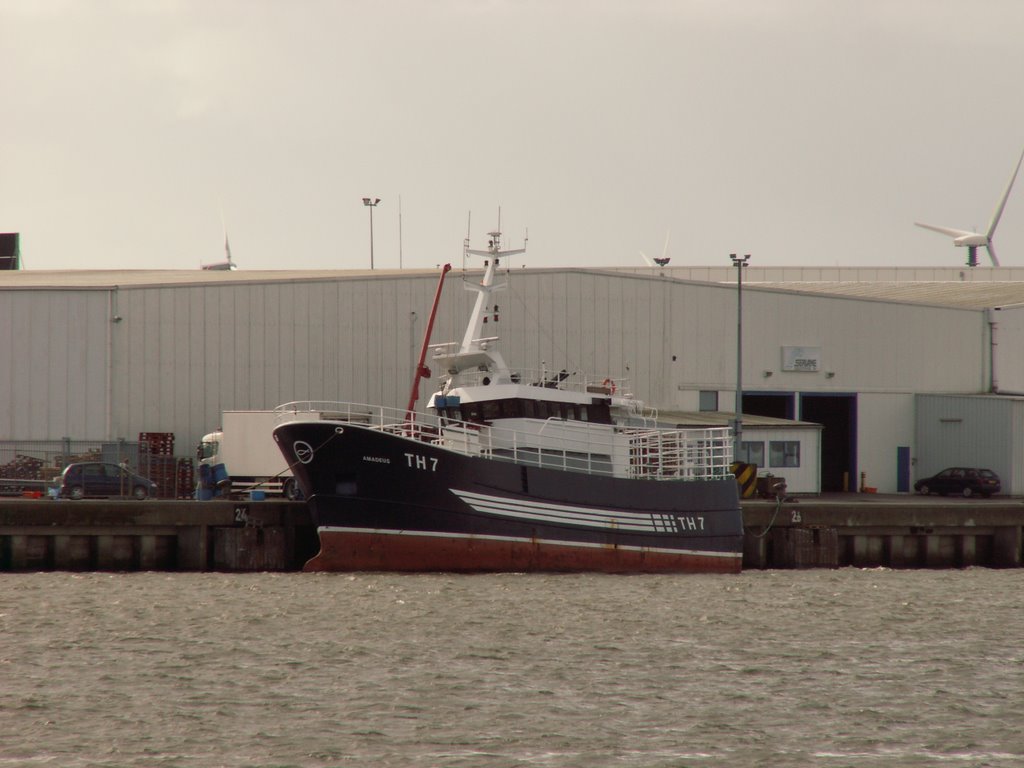 Fishing vessel in Eemshaven by Tjeert.Mensinga ©