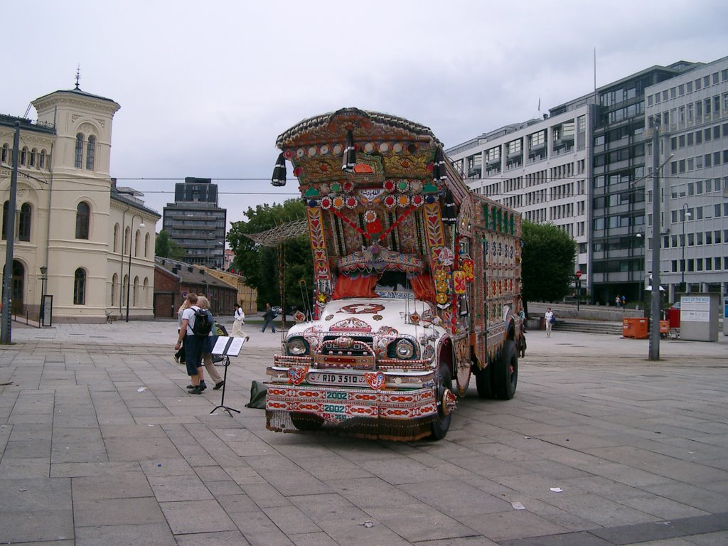 Pakistani Truck at Oslo-Harbour by dorothee