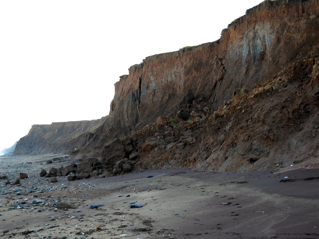 Recent Coastal Erosion, Holmpton Cliffs, Holmpton by rustyruth