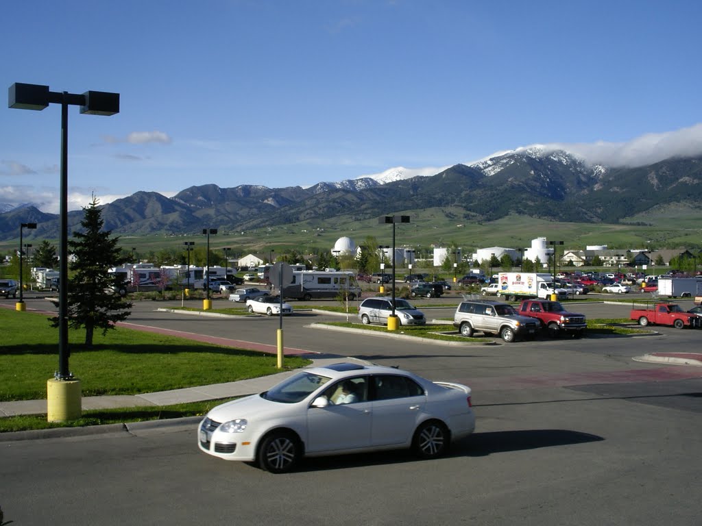 BEAUTIFUL VIEW FROM GAS STATION-BOZEMAN-MONTANA by ROGERIO LOPES GAMBERINI