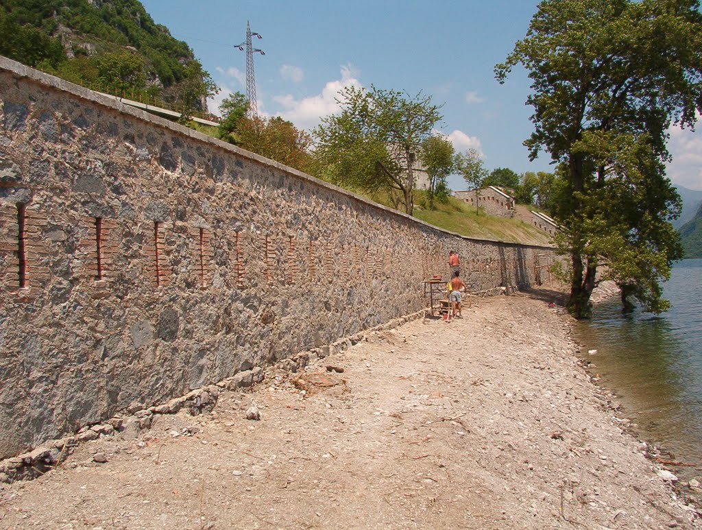 Rocca d'Anfo (muro difesa porto Napoleonico) by paolo g. monduzzi