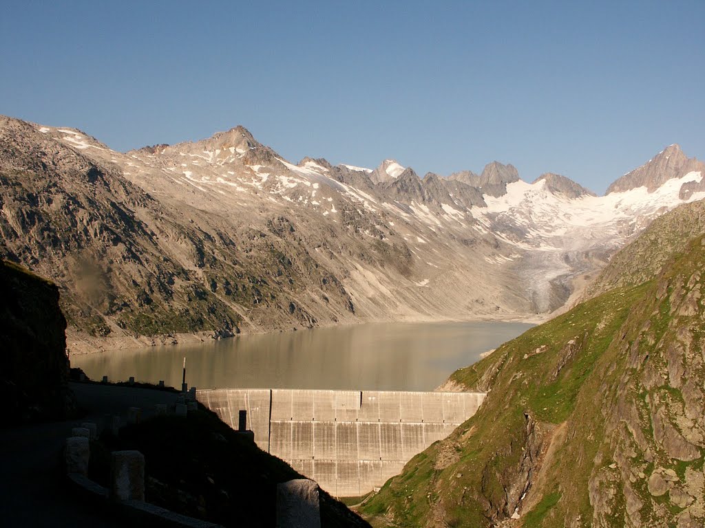 Schweiz, Stausee Oberaar by Hans J.S.C. Jongstra