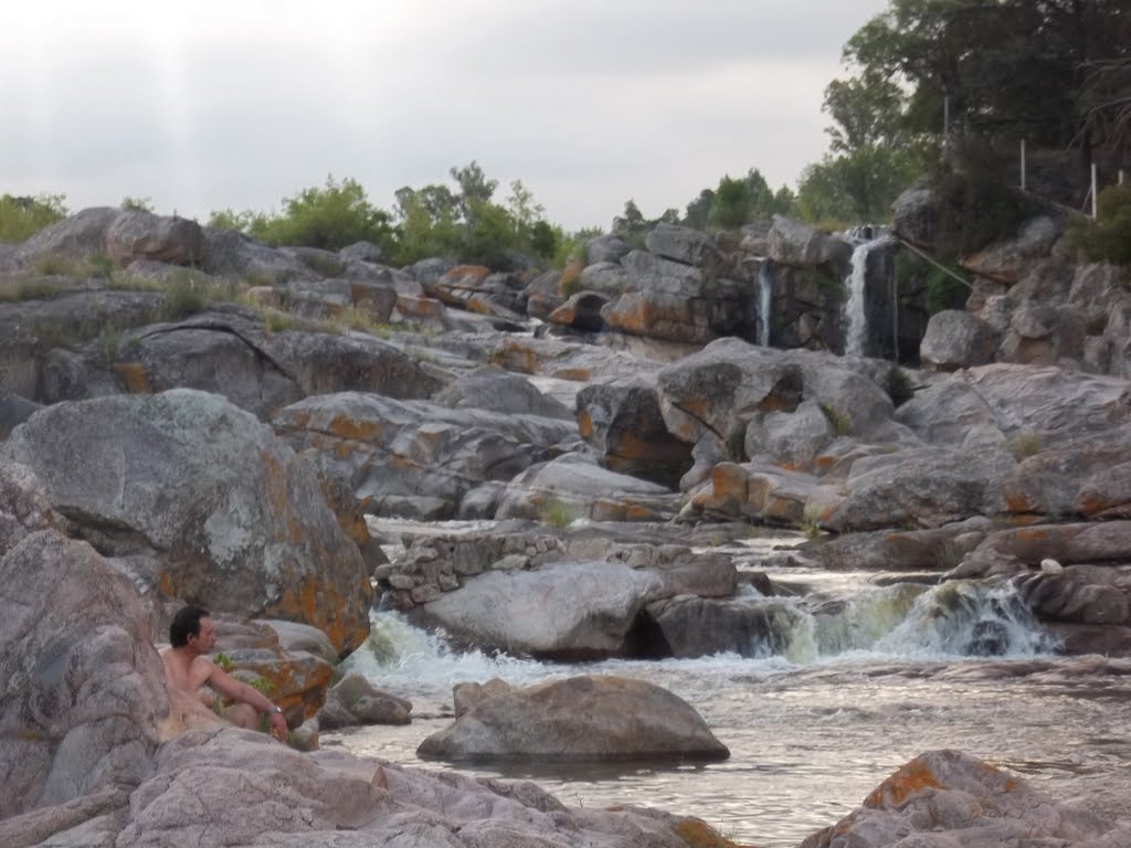 Bella cascada en el Rio Los Chorrillos by Montero 1961