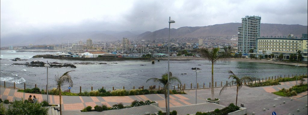 Paseo fuera de mall by Luis Lillo Avello