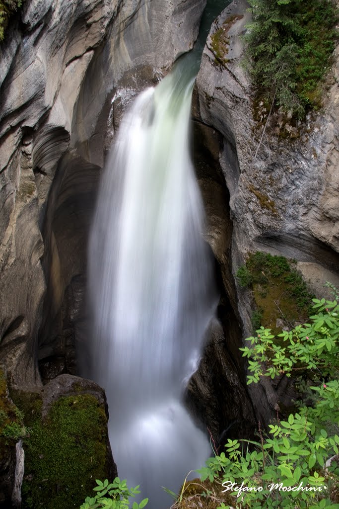 Maligne Canyon by Stefano Moschini