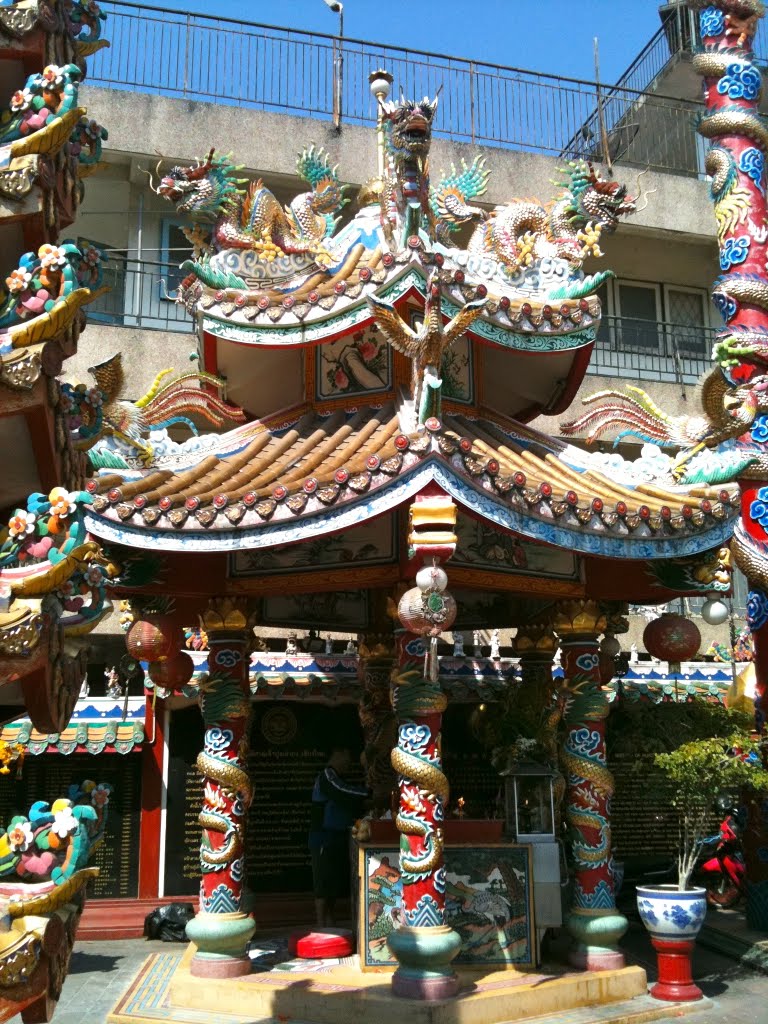 ศาลเจ้าปุงเถ่ากง Pung Thao Kong Shrine by ludwig_zwei